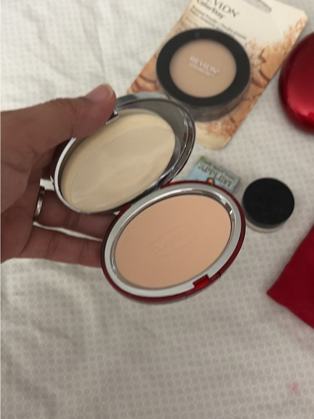 Clarins Red Translucent Compact Powder - Picture 6 of 10